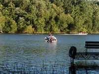  103-adjusting_boat_motor.jpg 